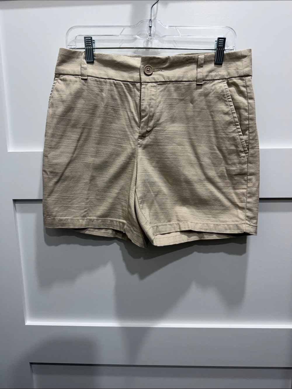 LOFT Outlet Women’s Beige/Tan 6" Shorts